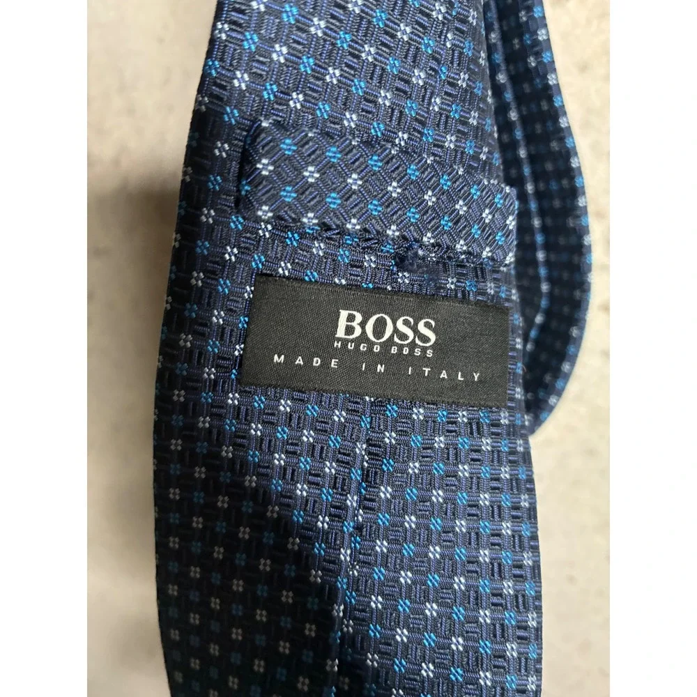 Hugo Boss Mens Silk Tie Navy Blue Geometric Micro Pattern Made in Italy 6682